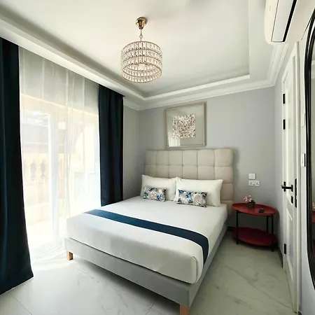 Trendy Rooftop Pool House *