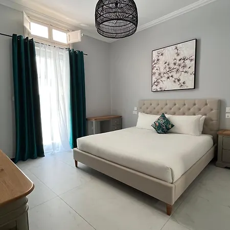 Trendy Rooftop Pool House 別荘