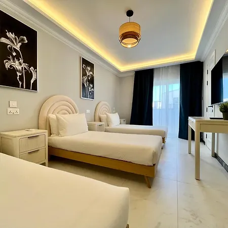 Trendy Rooftop Pool House * Sliema